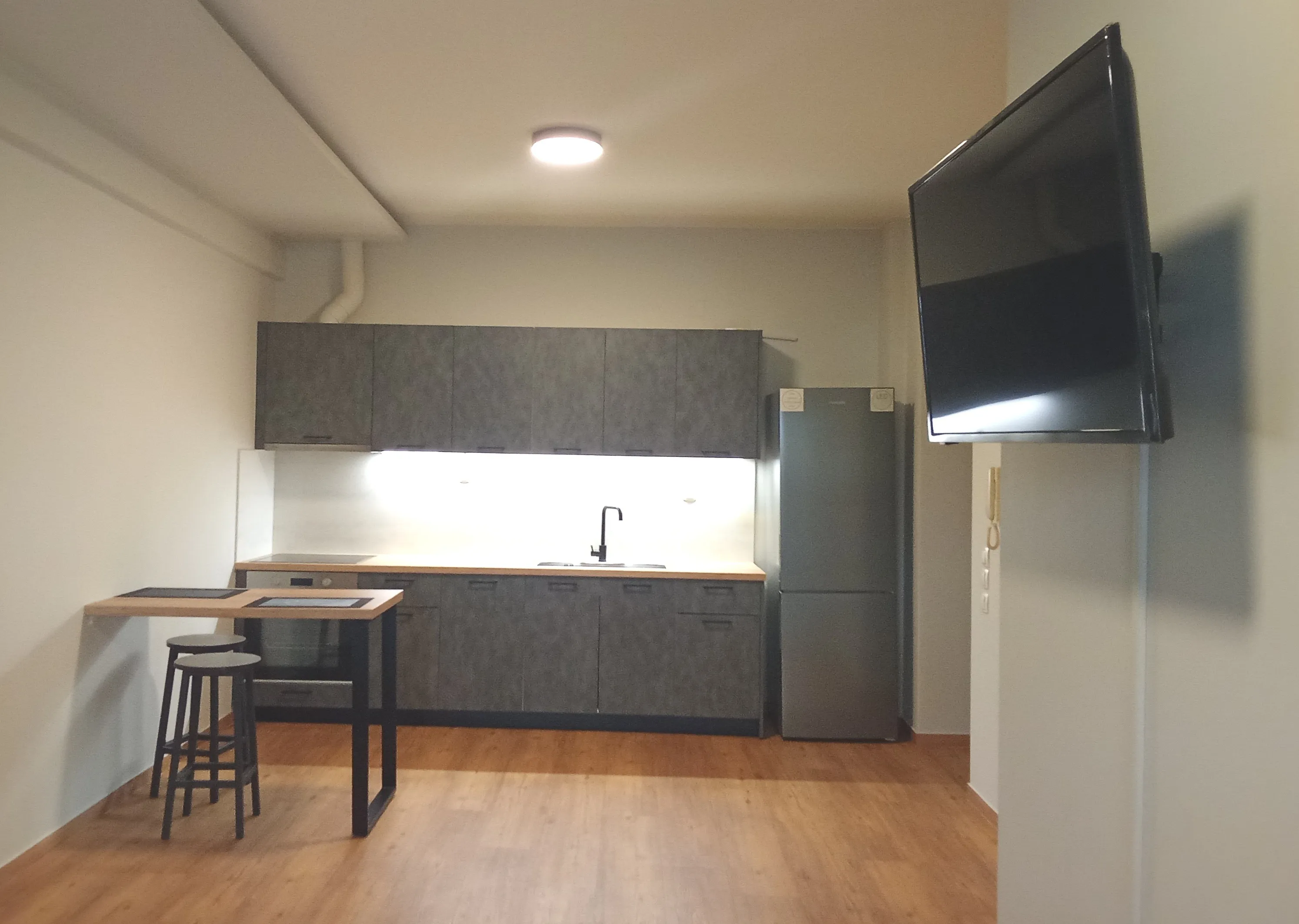 listing card gallery