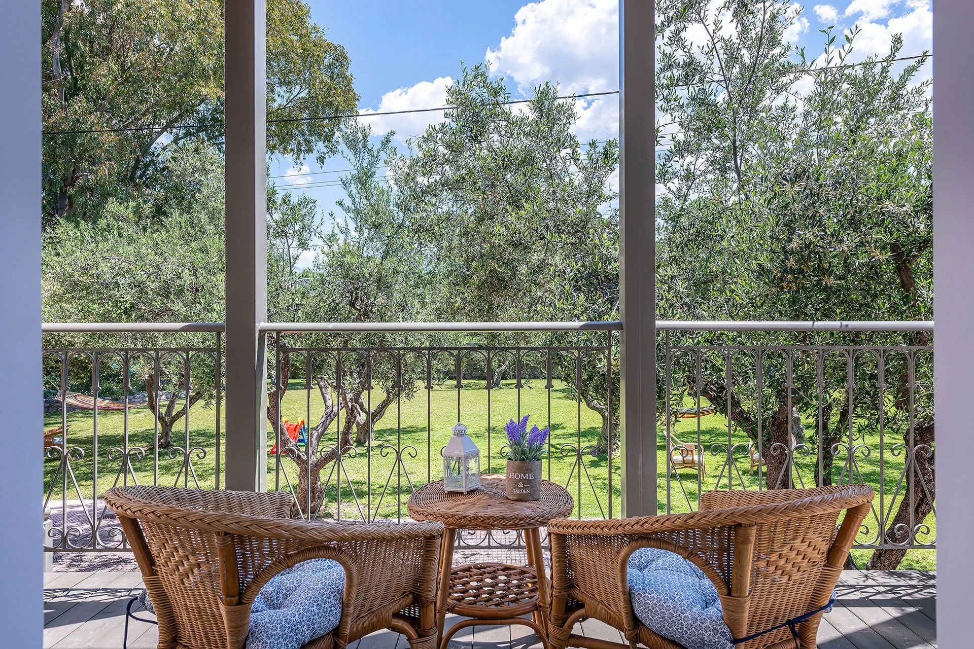 listing card gallery