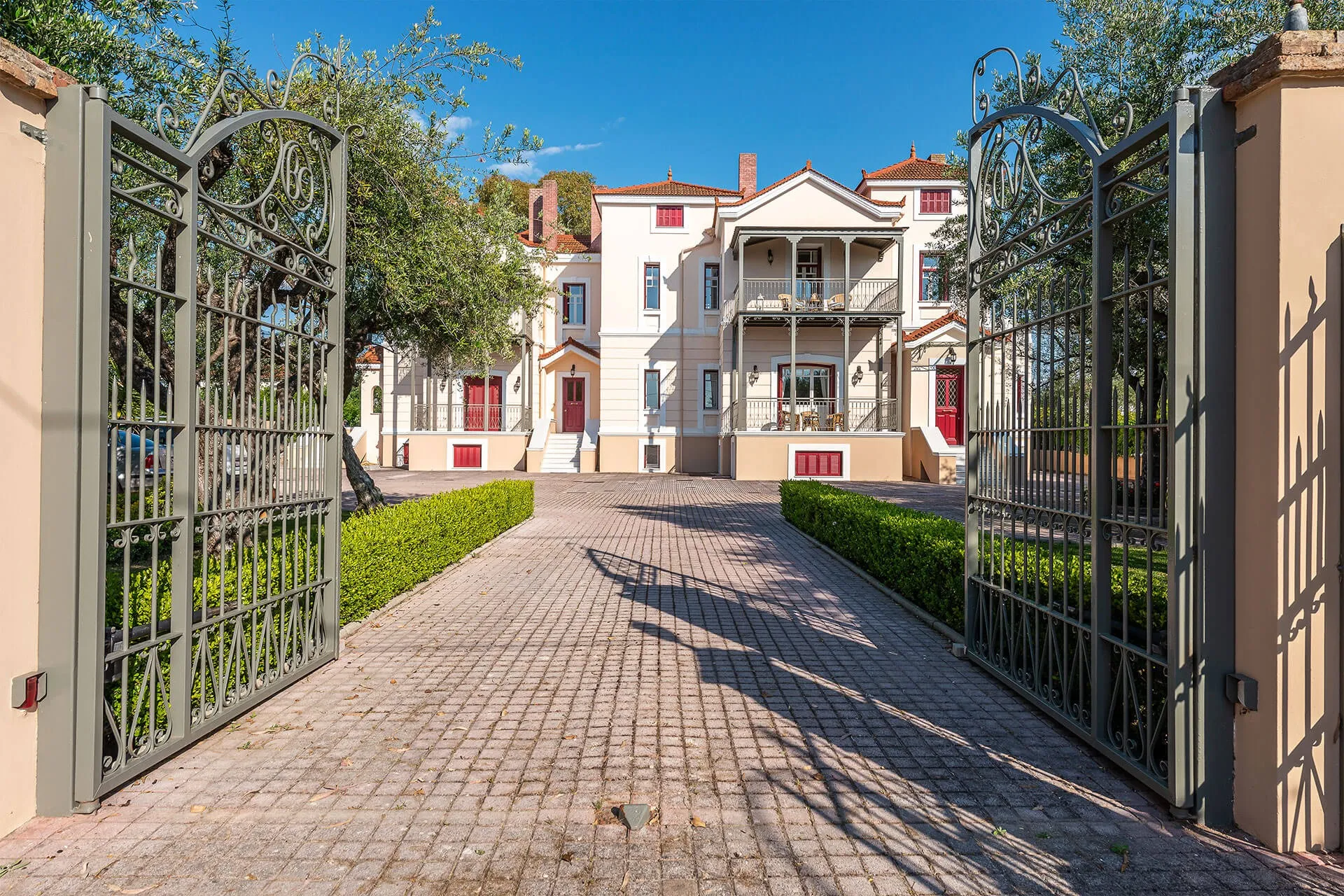 listing card gallery