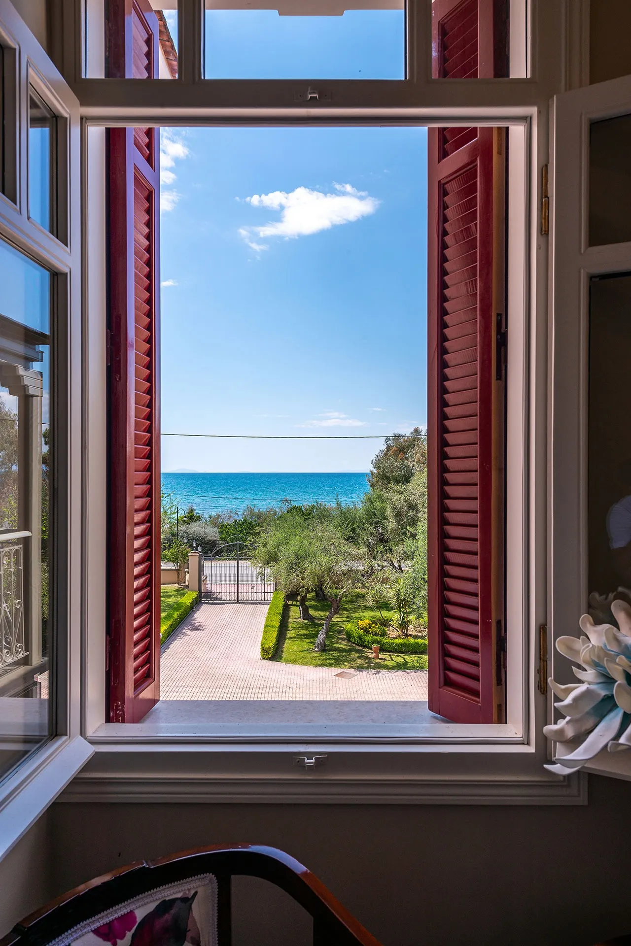 listing card gallery