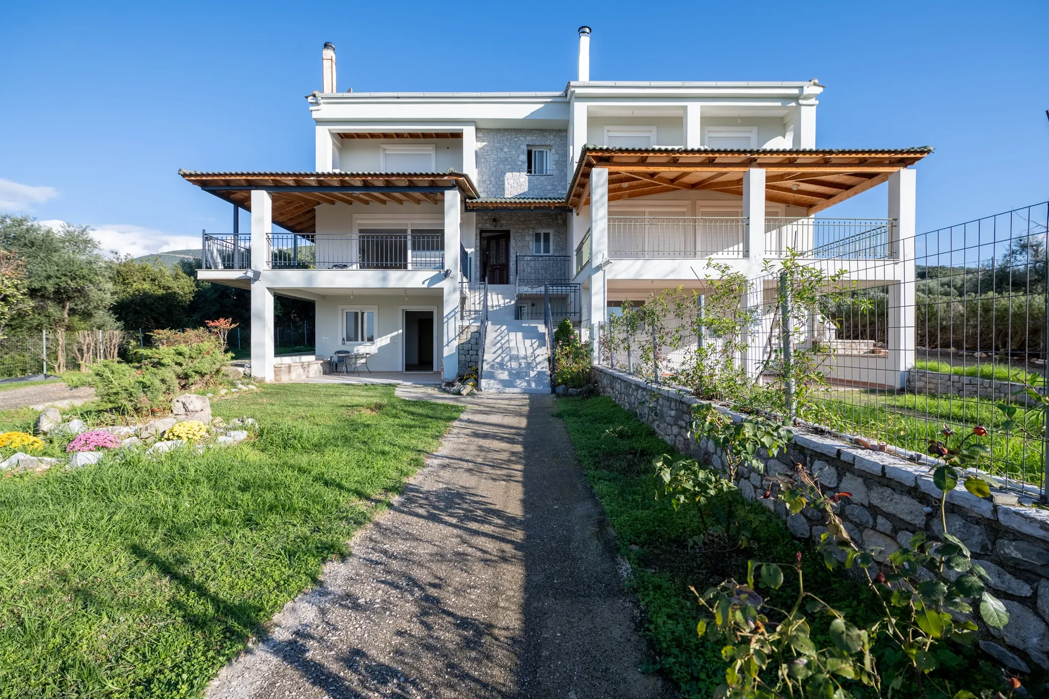 listing card gallery