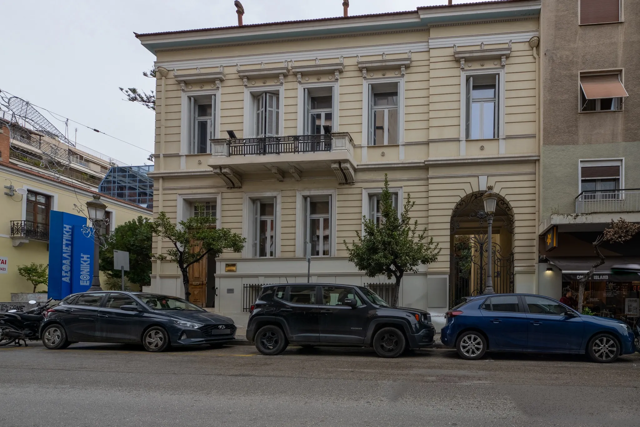 listing card gallery