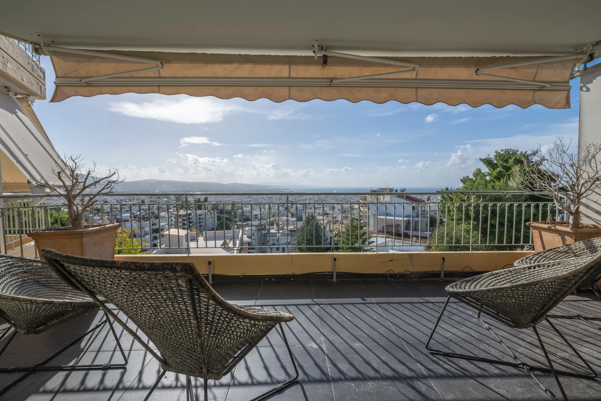 listing card gallery