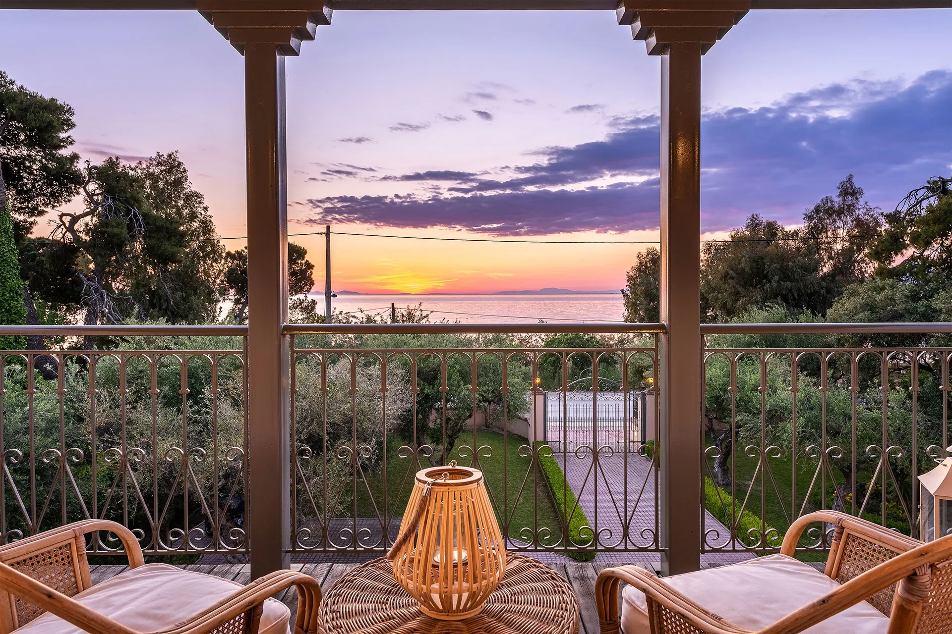 listing card gallery